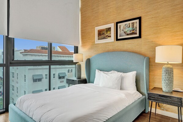 Apartamento superluxo, sacada, vista para a cidade | Cortinas blackout, ferros/tábuas de passar roupa, Wi-Fi de cortesia