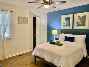 3 عدّة غرف نوم ومكواة/لوح كي وواي فاي وملاءات أسرّة