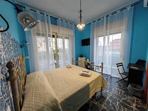 Standard Room | In-room safe, desk, laptop workspace, iron/ironing board - B&B Amàre (Villagonia)