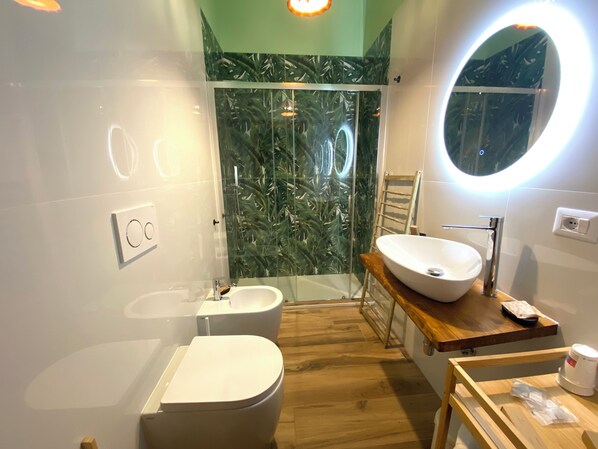 Room, 1 Double Bed | Bathroom | Shower, free toiletries, hair dryer, bidet - B&B Amàre (Villagonia)