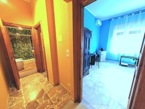Room, 1 Double Bed | In-room safe, desk, laptop workspace, iron/ironing board - B&B Amàre (Villagonia)