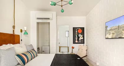 Room 8 - Ramsey 29 Hotel at Joshua Tree