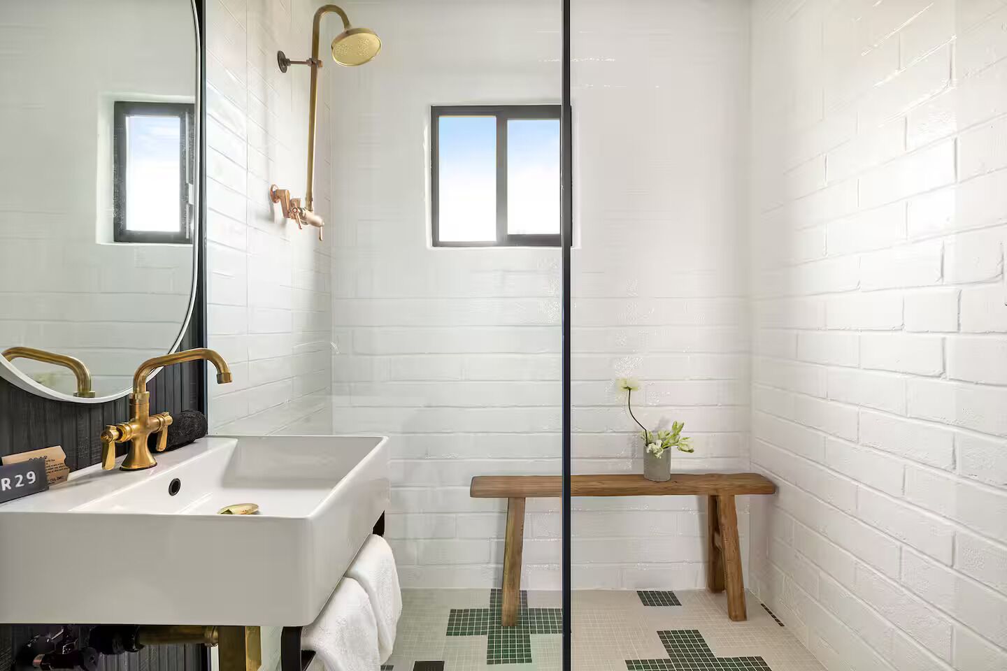 淋浴设施、吹风机、毛巾、肥皂