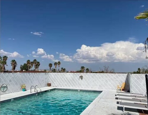 Room 7 - Ramsey 29 Hotel at Joshua Tree