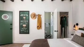 Fer et planche Ă repasser, draps fournis