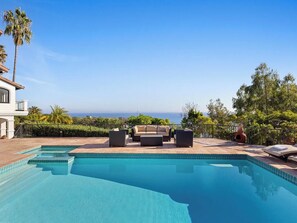 Villa de lujo, varias camas, acceso a la piscina, vistas al mar (Villa Costera) | Vistas desde la habitación