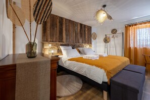 Iron/ironing board, WiFi, bed sheets, wheelchair access - Gîte La Colline: Mountain View, Private Terrace & Jacuzzi (Fresse-sur-Moselle)