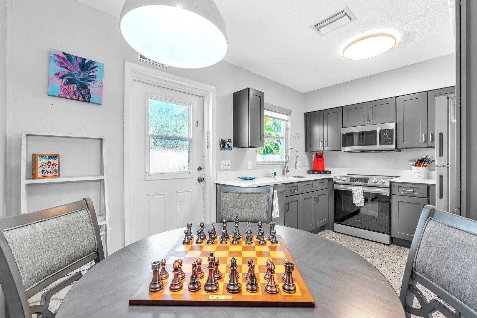 Fridge, microwave, stovetop, dishwasher