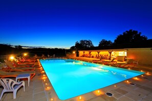 Pool - Gîte Charly: private terrace, shared garden, pool and Wi-Fi in Salignac Eyvigues (Salignac Eyvigues)