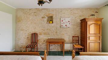 1 bedroom, iron/ironing board, WiFi