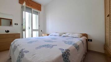 2 chambres, fer et planche Ă repasser