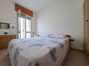 2 Schlafzimmer, Bügeleisen/Bügelbrett