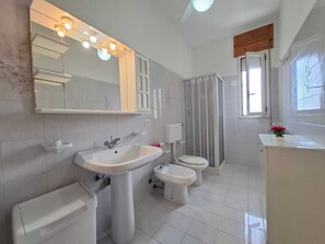 Shower, hair dryer, bidet, soap - House IBISCUS GOLD SEA VIEW (Torre Vado)