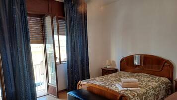 Fer et planche Ă repasser, draps fournis