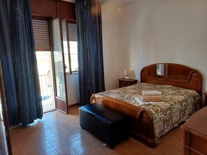 Fer et planche à repasser, draps fournis