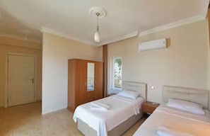 6 bedrooms, desk, iron/ironing board, WiFi - Villa Mevsim (Kalkan)