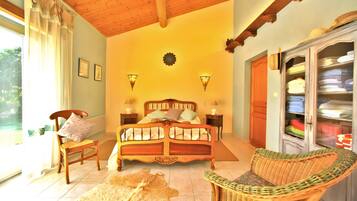 Iron/ironing board, WiFi, wheelchair access