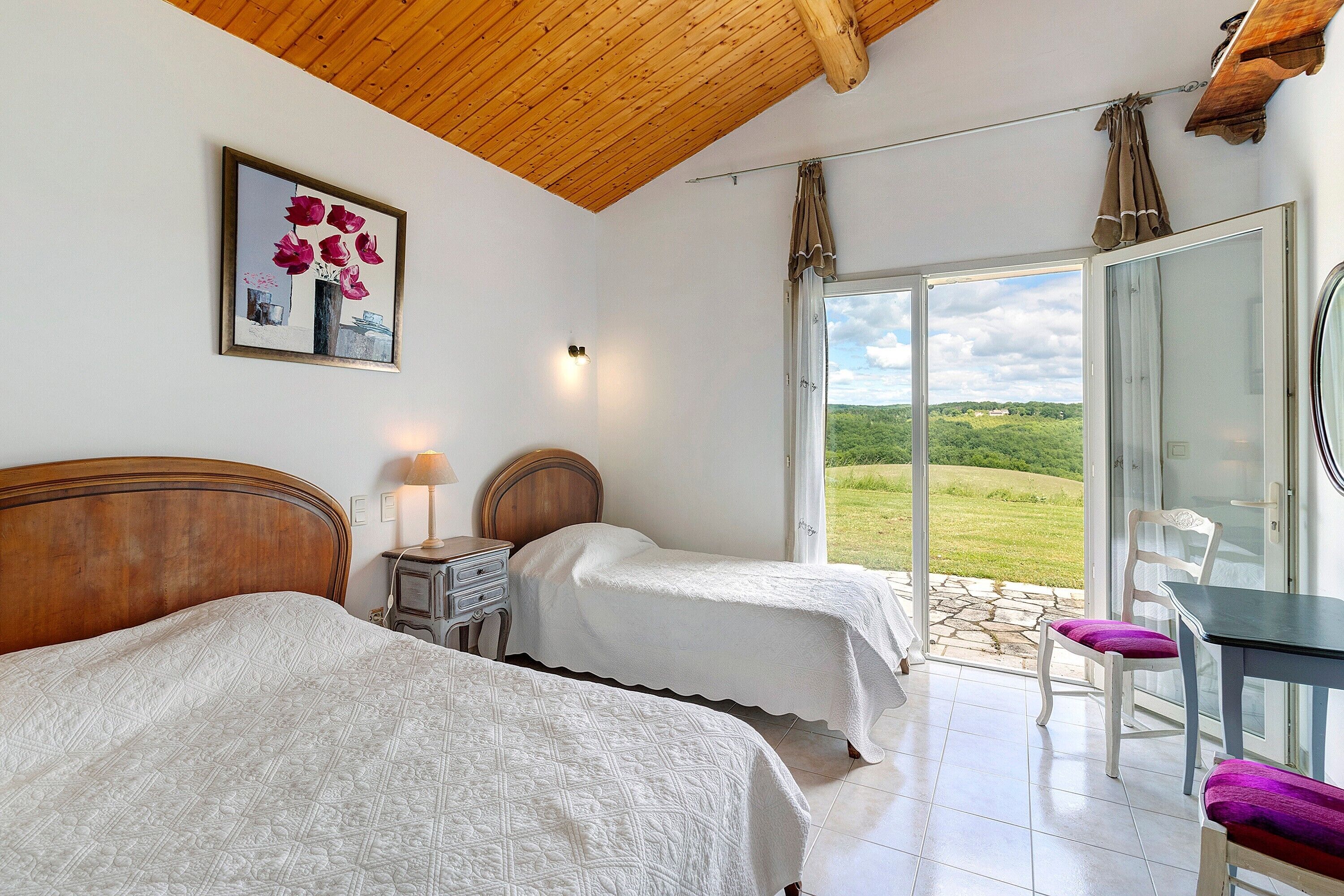 Iron/ironing board, WiFi, wheelchair access