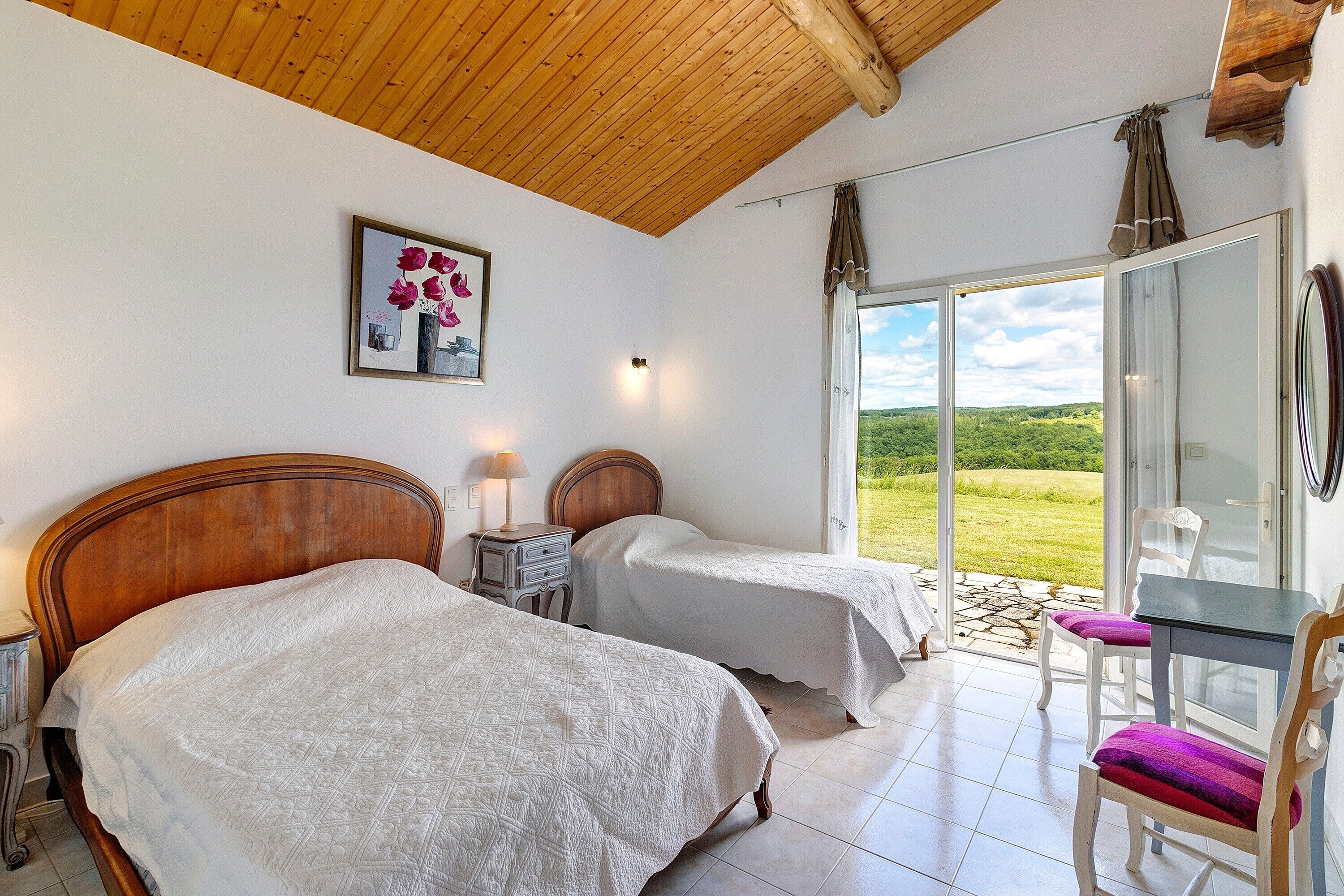 Iron/ironing board, WiFi, wheelchair access