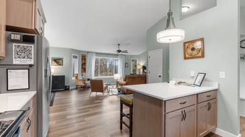 Maison (3 Bedrooms) | Cuisine privée | Micro-ondes, four, plaque de cuisson, lave-vaisselle