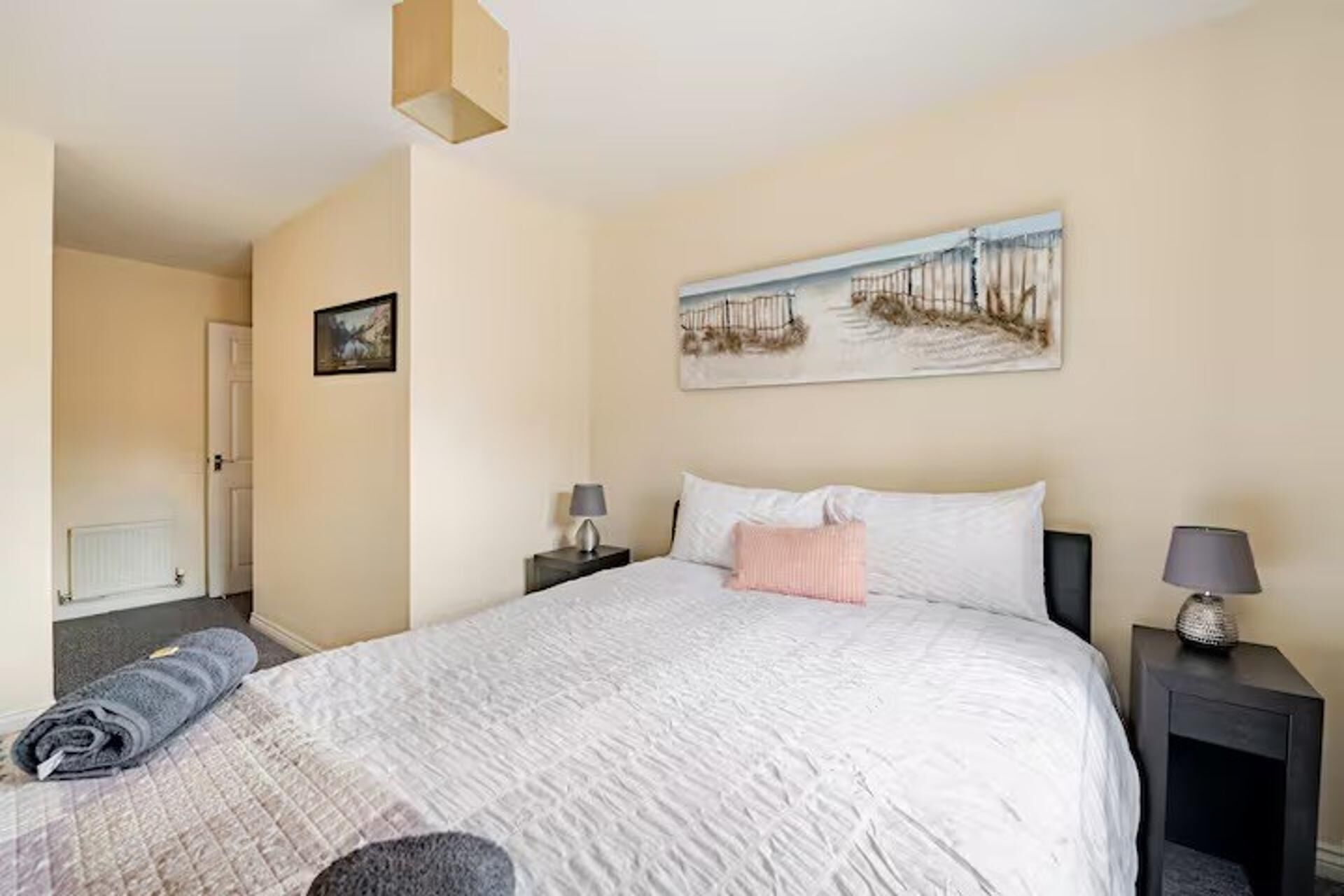 2 bedrooms, iron/ironing board, free WiFi, bed sheets