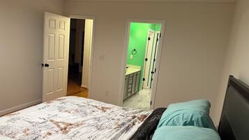 Bügeleisen/Bügelbrett, Internetzugang, Bettwäsche