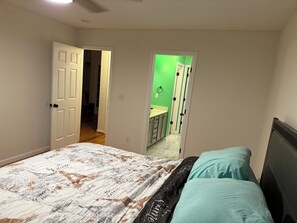 Fer et planche à repasser, accès Internet, draps fournis