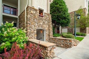 Exterior - Parkway Romance #247 (Pigeon Forge)