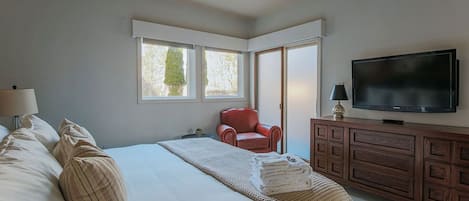 2 habitaciones, caja de seguridad en la habitación y escritorio