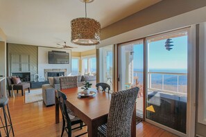 Interior - Firefly on The Ridge: Stunning Mountain Views (Wintergreen Resort)