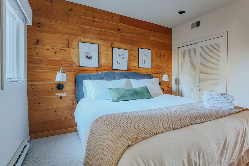 2 bedrooms, in-room safe, desk, iron/ironing board