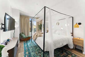 Iron/ironing board, travel cot, WiFi, bed sheets - Boston Family Suite with Pool and Gym: Exquisite for Families (Boston)