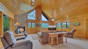 Ferienhütte, Mehrere Betten (Mountain Haven Views #345) | Wohnbereich