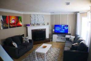 TV, fireplace - The Trace. Elegant Eclectic Home W/Patio Smyrna Ga (Smyrna)