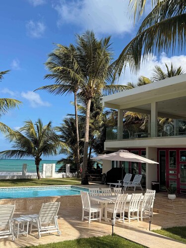 Beachfront, Spacious Luxury Villa, Private Pool!