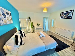 Room - Beachside Haven in Centre with Garden and Parking - 5 Mins Walk to The Beach (Bournemouth)