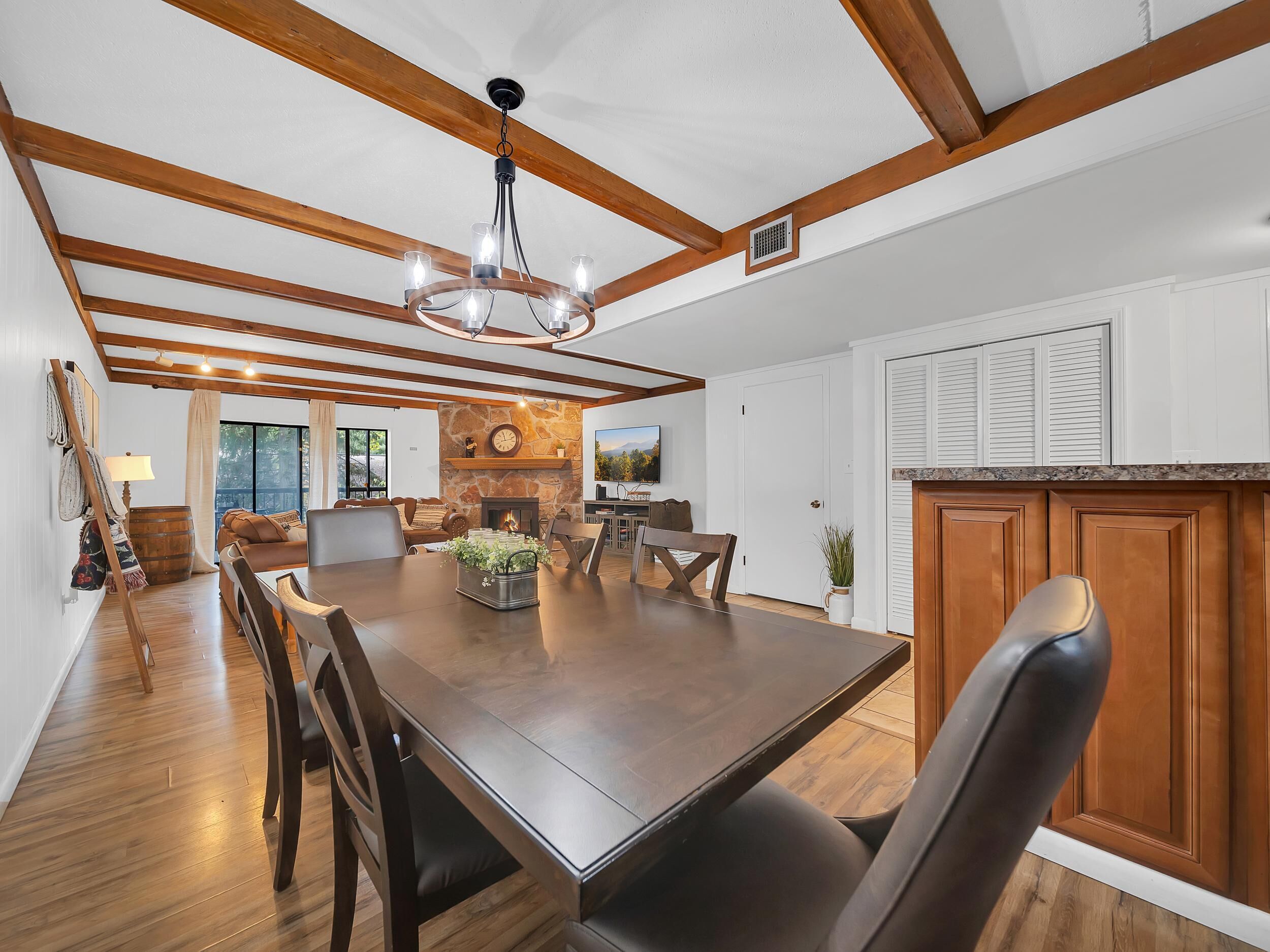 Condo, Multiple Beds (Come On Ober #367) | Dining