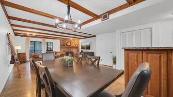 Condo, Multiple Beds (Come On Ober #367) | Dining