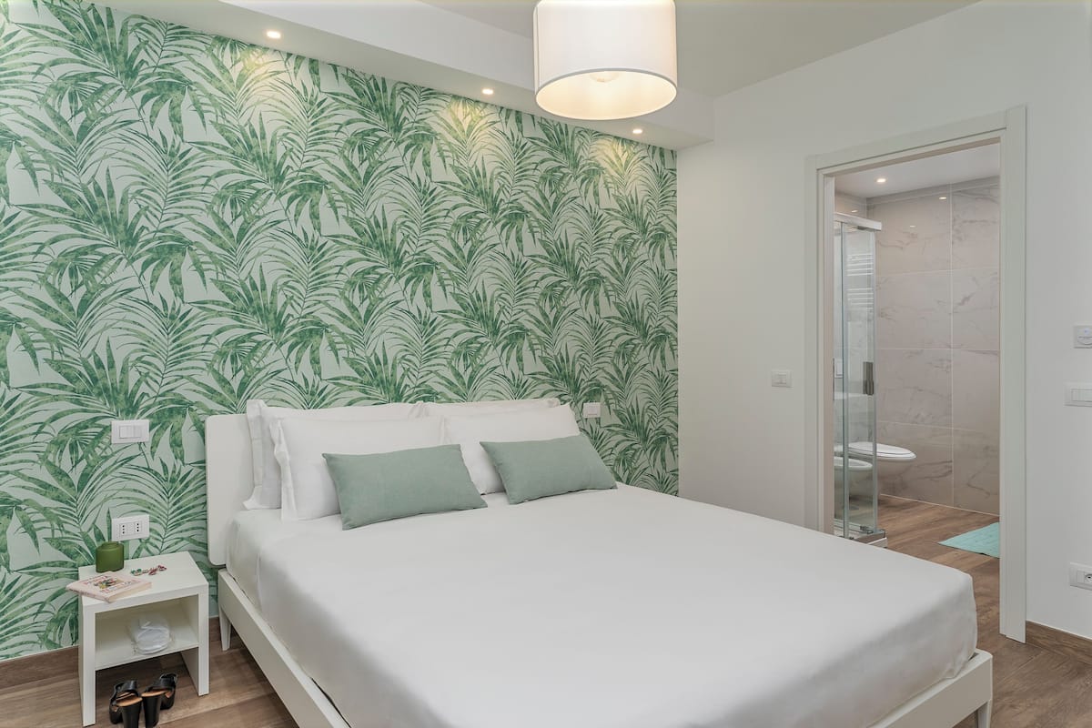 Deluxe Room | In-room safe, desk, laptop workspace, blackout drapes