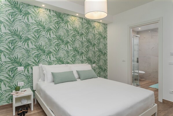 Deluxe Room | In-room safe, desk, laptop workspace, blackout drapes