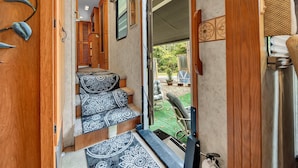 Ferienhaus, 1 Queen-Bett und Schlafsofa (Glamping On Locust Ridge #1407) | Innenbereich