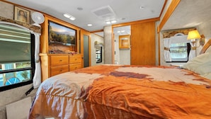 Ferienhaus, 1 Queen-Bett und Schlafsofa (Glamping On Locust Ridge #1407)