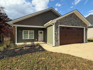 Exterior - Lake Shore Retreat (Moneta)