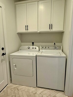 Interior - Lake Shore Retreat (Moneta)