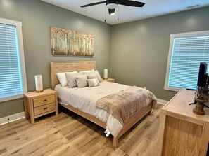 Room - Lake Shore Retreat (Moneta)