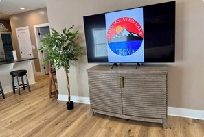 Interior - Lake Shore Retreat (Moneta)