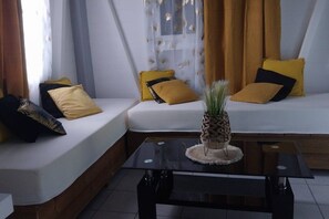 Desk, iron/ironing board, WiFi, bed sheets - Les Hauts de Bornave - Villa TI KAZ LA -2 à 4 pers (Deshaies)