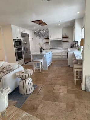 Interior - Great Location! 3/2 Private, Tropical pool home (Sarasota)