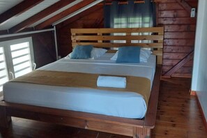 Desk, iron/ironing board, WiFi, bed sheets