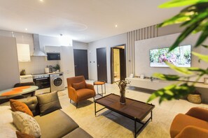 Smart TV - Spacious One Bedroom Apartment @ Signature (Accra)